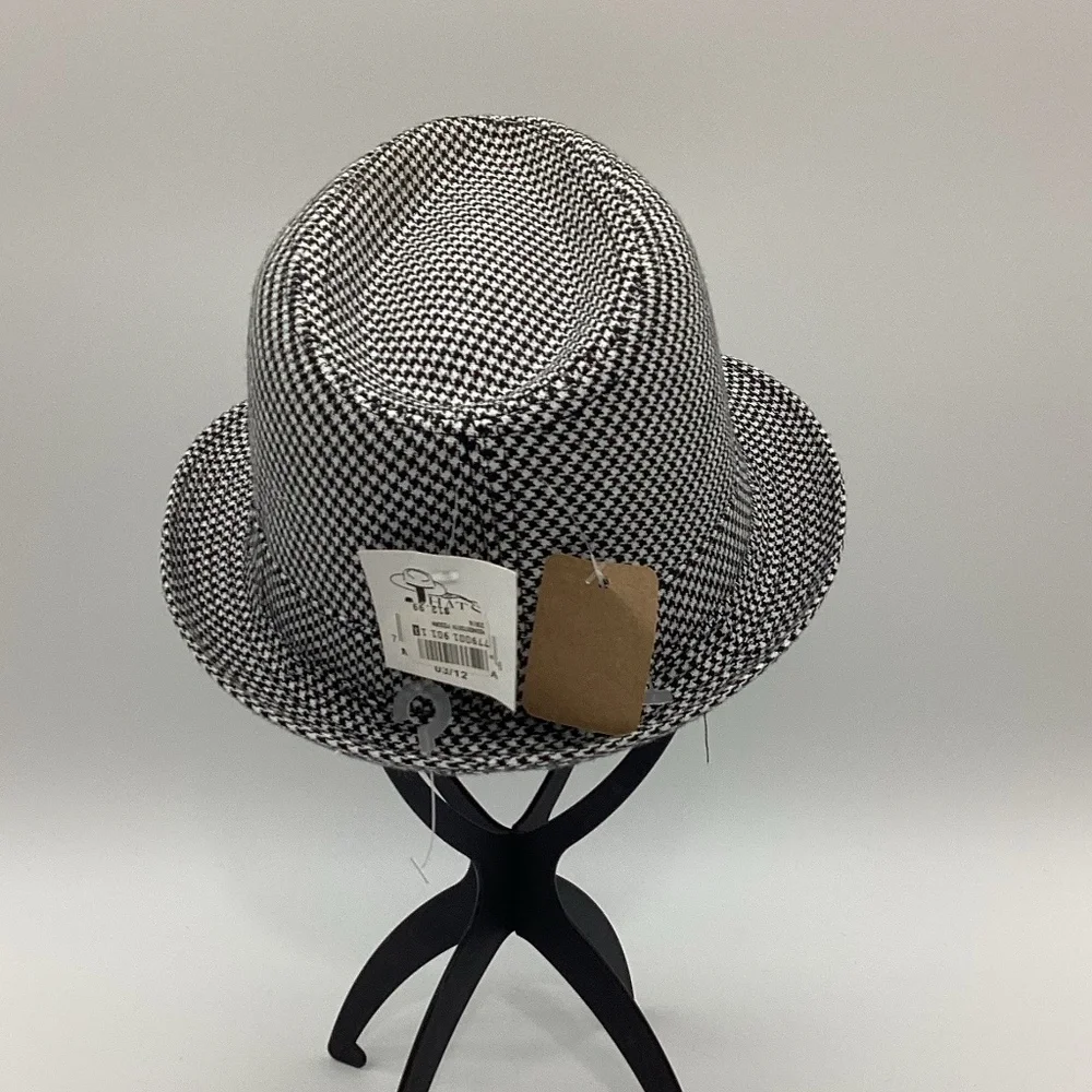 1819. Unisex Black & White Houndstooth Fedora NWT